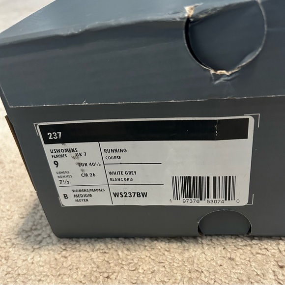 New Balance Womens’s White and Black Sneakers - Picture 4 of 4